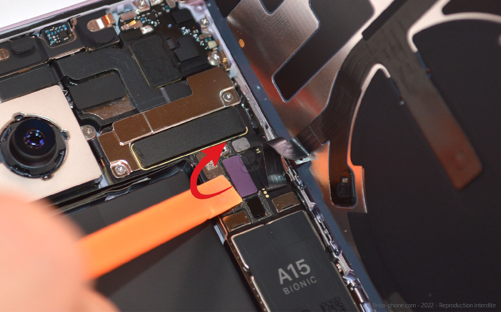 Comment changer le Taptic Engine (vibreur) sur iPhone 14 photo 3