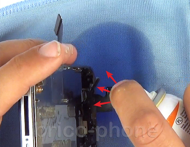 Désoxydation de la carte mère sur iPhone 4S photo 1