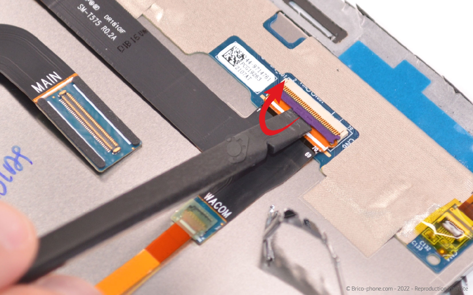 Comment remplacer l'écran sans les boutons sur Galaxy Tab Active 3 (SM-T575) photo 1