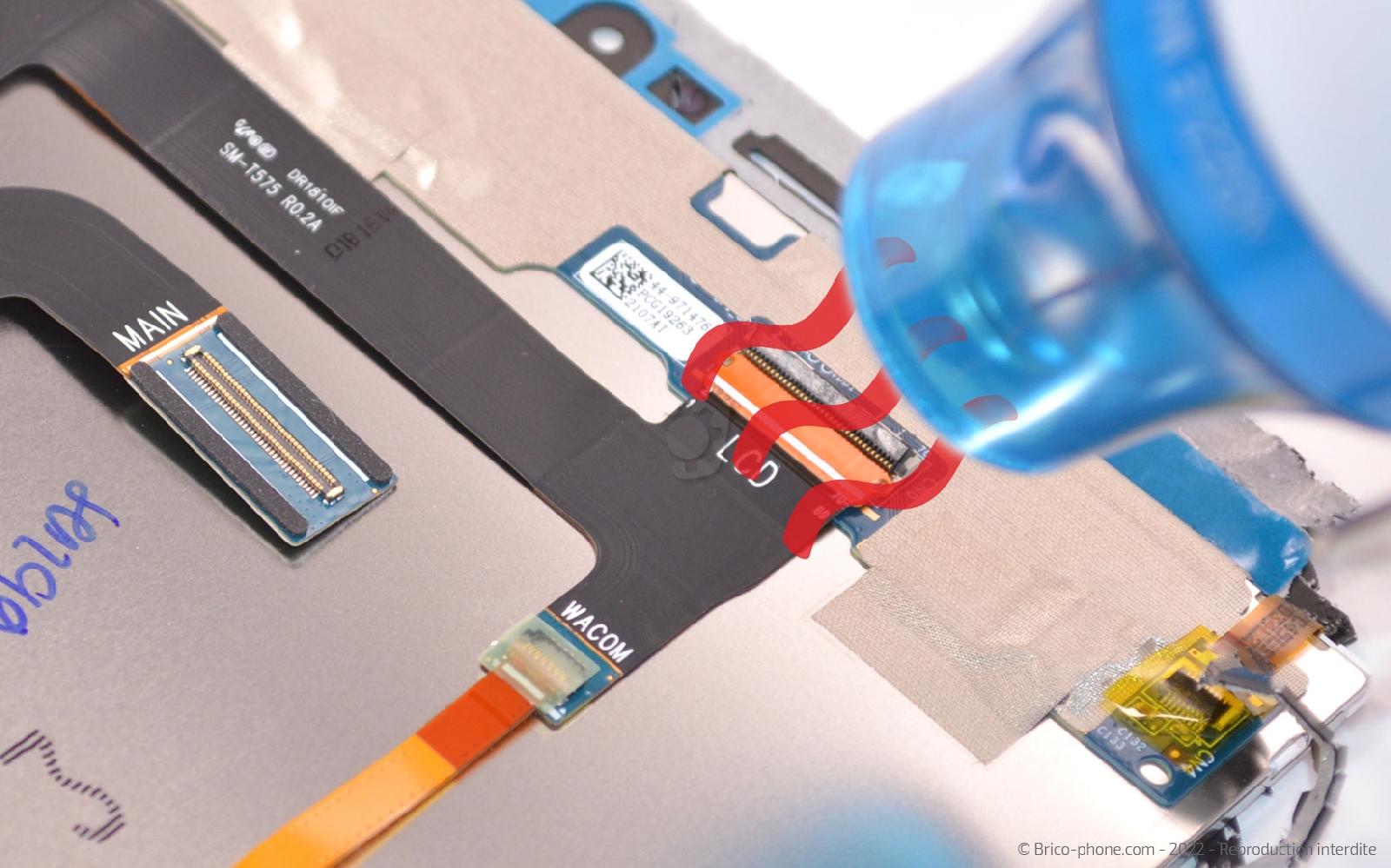 Comment remplacer l'écran sans les boutons sur Galaxy Tab Active 3 (SM-T575) photo 2