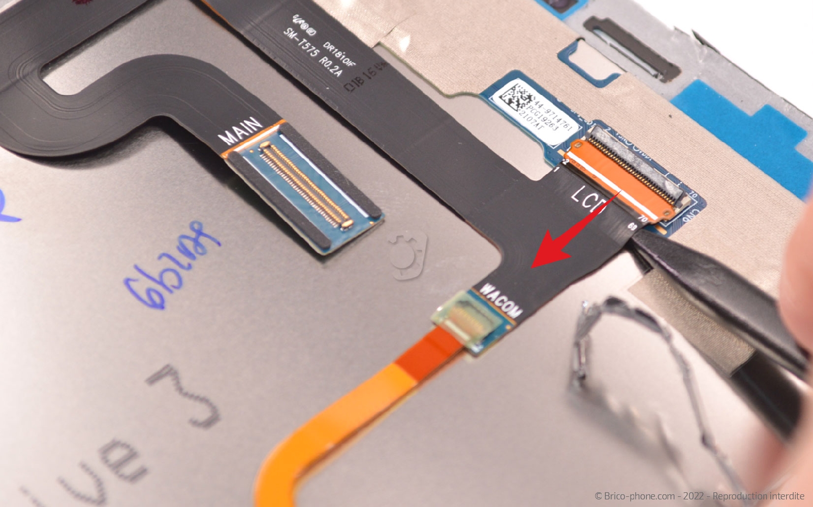 Comment remplacer l'écran sans les boutons sur Galaxy Tab Active 3 (SM-T575) photo 3