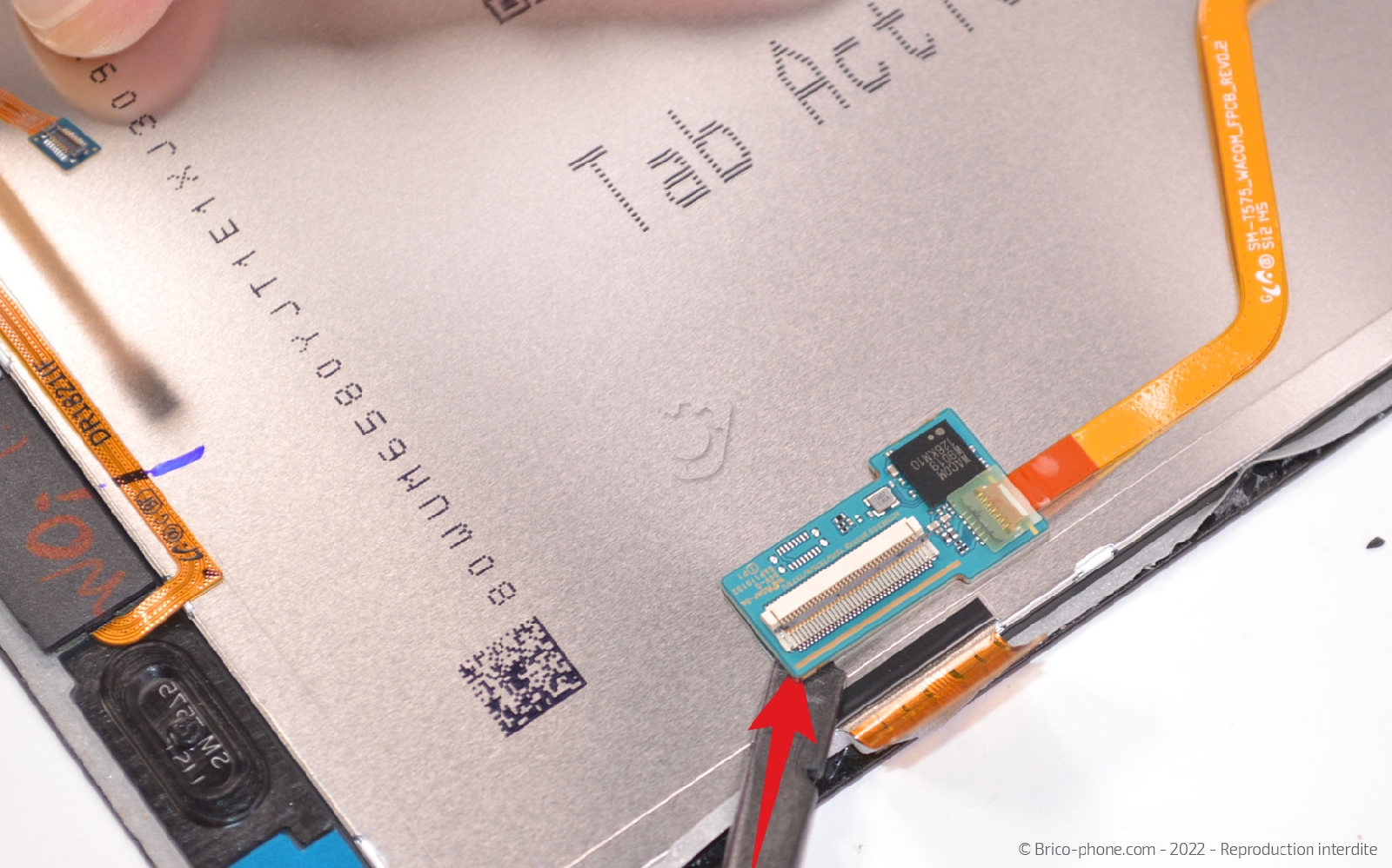 Comment remplacer l'écran sans les boutons sur Galaxy Tab Active 3 (SM-T575) photo 1