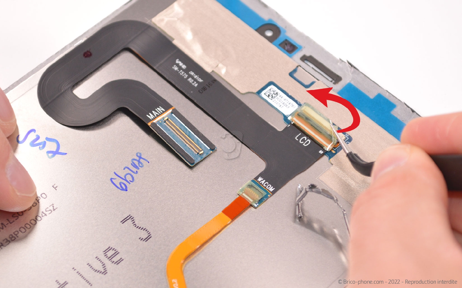 Comment remplacer l'écran sans les boutons sur Galaxy Tab Active 3 (SM-T575) photo 1