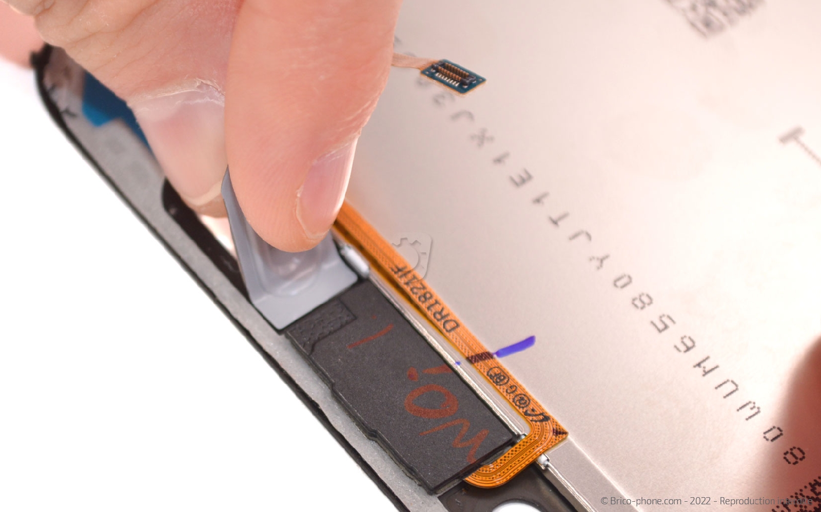 Comment remplacer l'écran sans les boutons sur Galaxy Tab Active 3 (SM-T575) photo 4