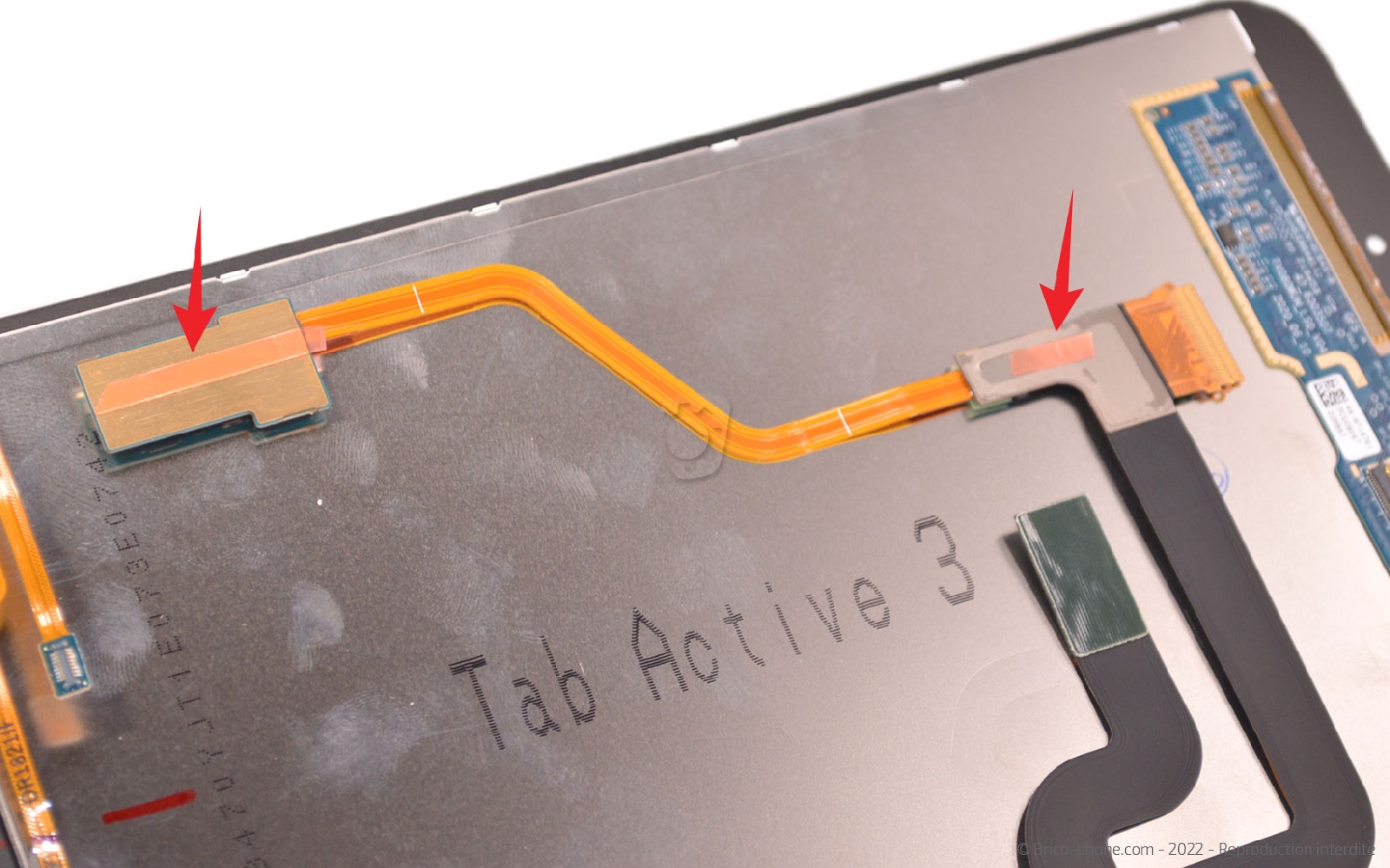 Comment remplacer l'écran sans les boutons sur Galaxy Tab Active 3 (SM-T575) photo 1