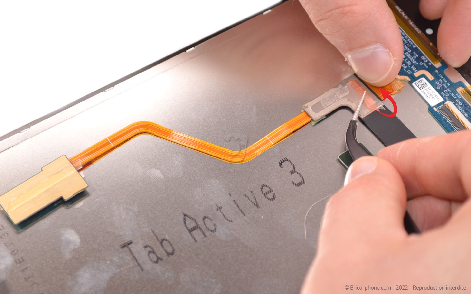 Comment remplacer l'écran sans les boutons sur Galaxy Tab Active 3 (SM-T575) photo 2