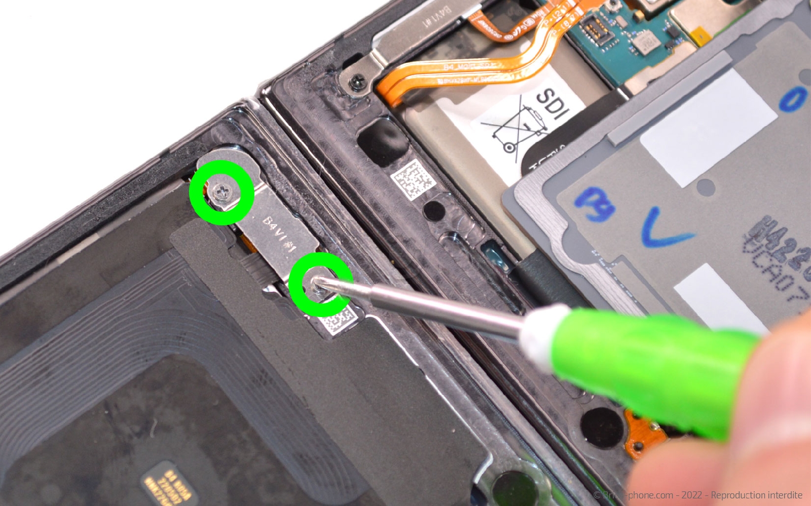 Comment changer les batteries sur Galaxy Z Flip4 photo 1