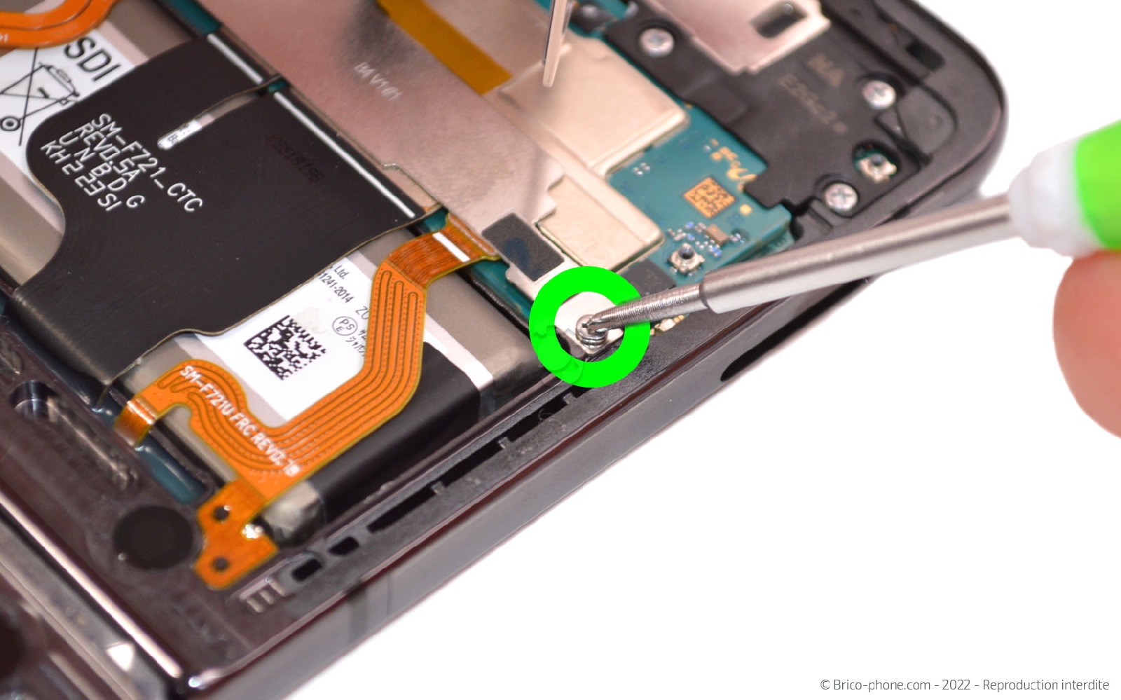 Comment changer les batteries sur Galaxy Z Flip4 photo 2