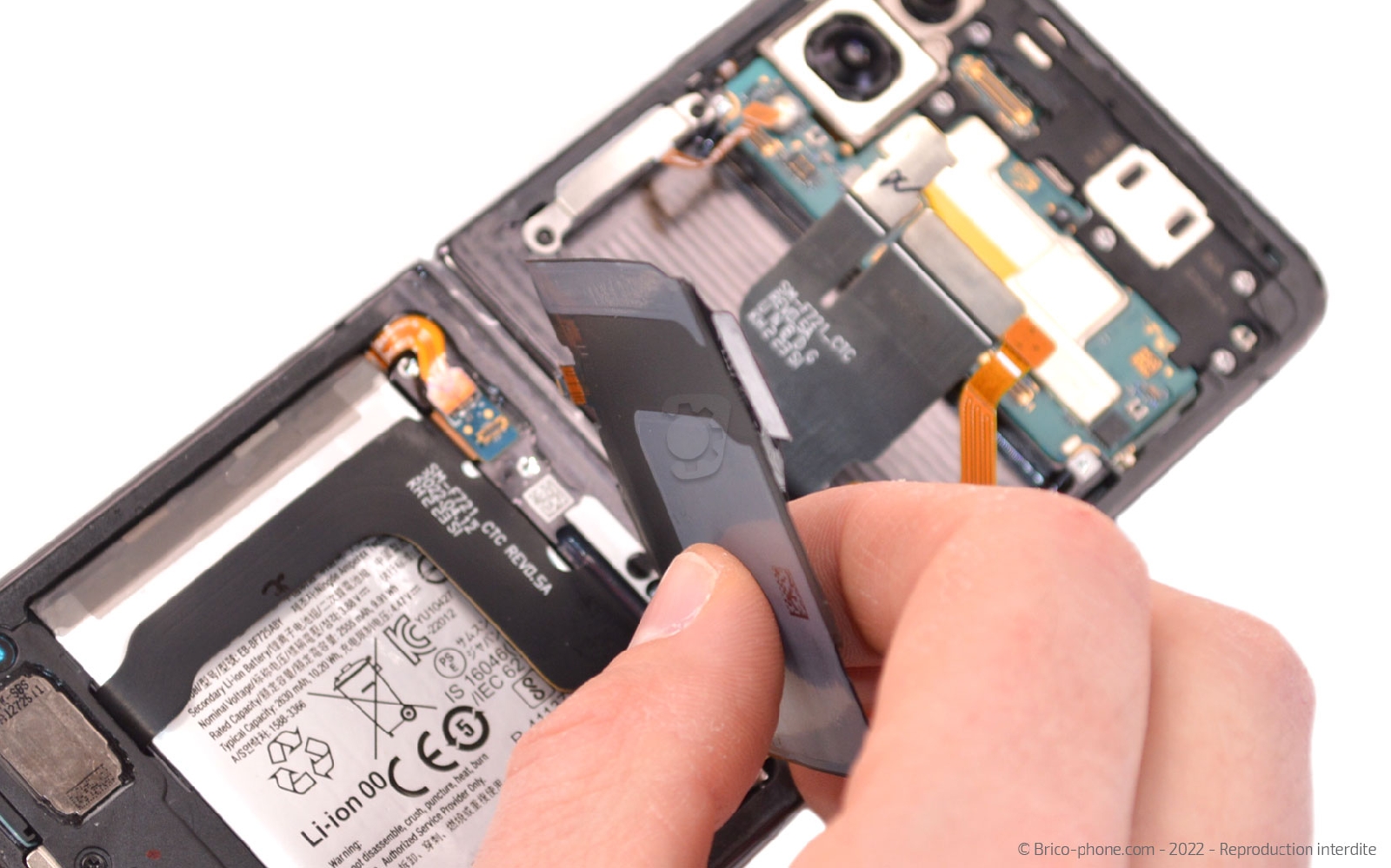 Comment changer les batteries sur Galaxy Z Flip4 photo 3