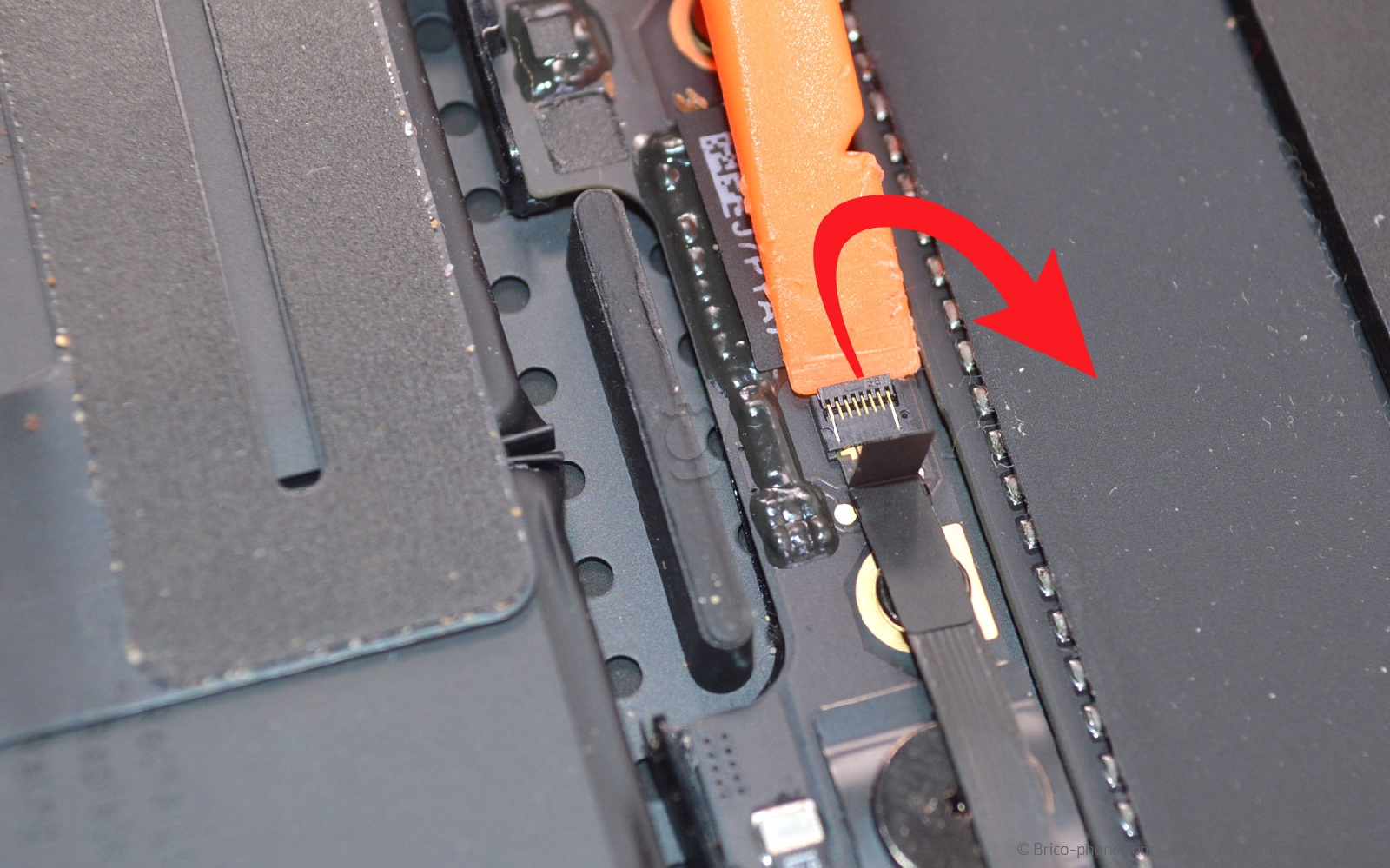 Comment remplacer l'écran complet sur Macbook Pro 13 pouces A1989 EMC 3214 - 2018 photo 1