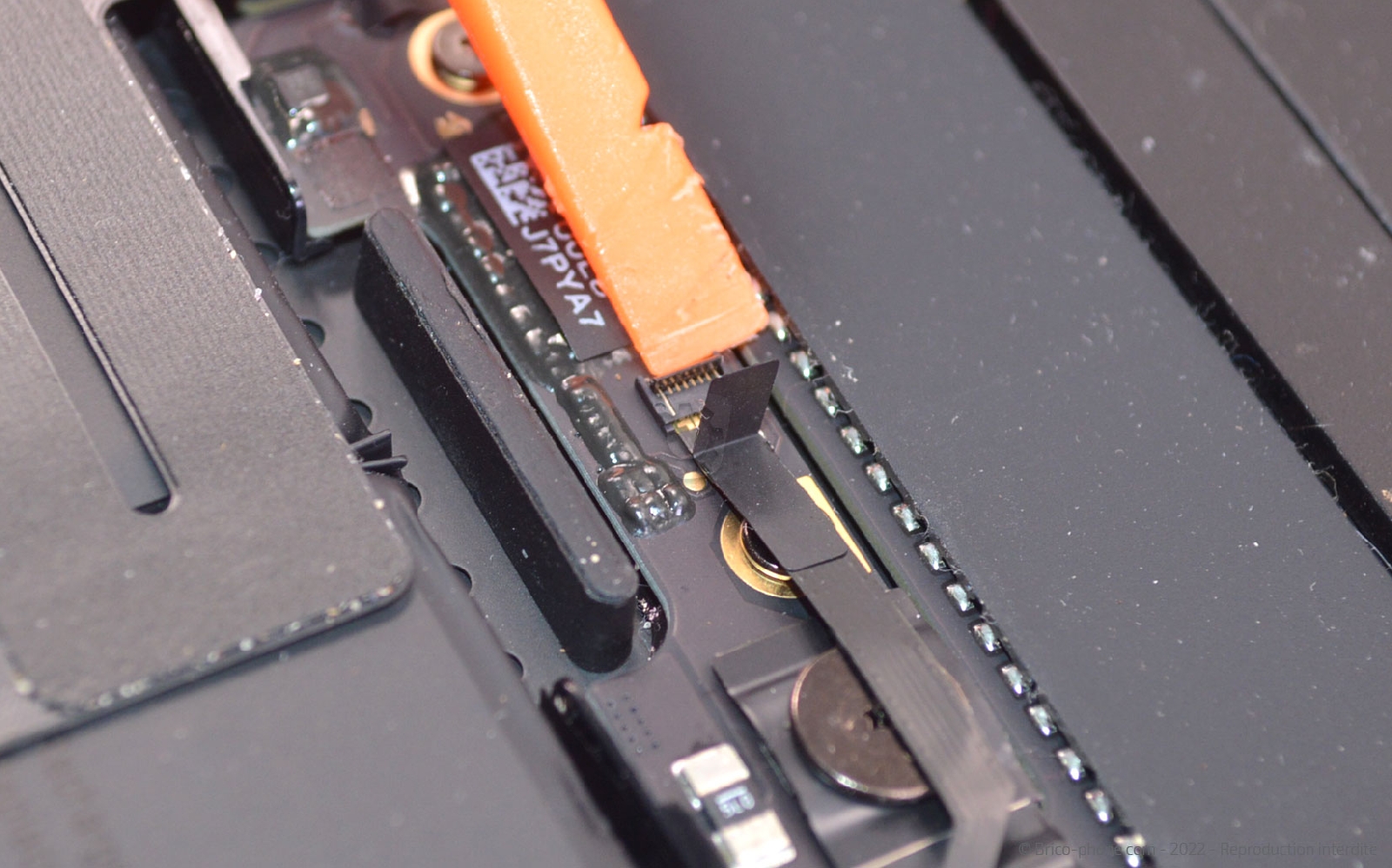 Comment remplacer l'écran complet sur Macbook Pro 13 pouces A1989 EMC 3214 - 2018 photo 2