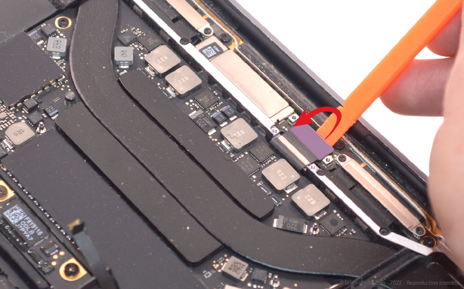 Comment remplacer l'écran complet sur Macbook Pro 13 pouces A1989 EMC 3214 - 2018 photo 1