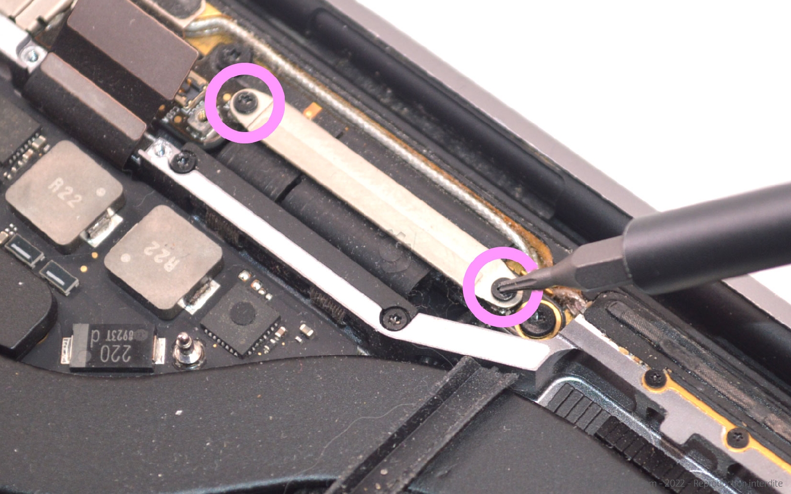 Comment remplacer l'écran complet sur Macbook Pro 13 pouces A1989 EMC 3214 - 2018 photo 2