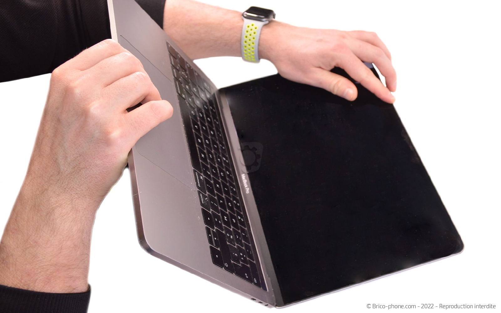 Comment remplacer l'écran complet sur Macbook Pro 13 pouces A1989 EMC 3214 - 2018 photo 2