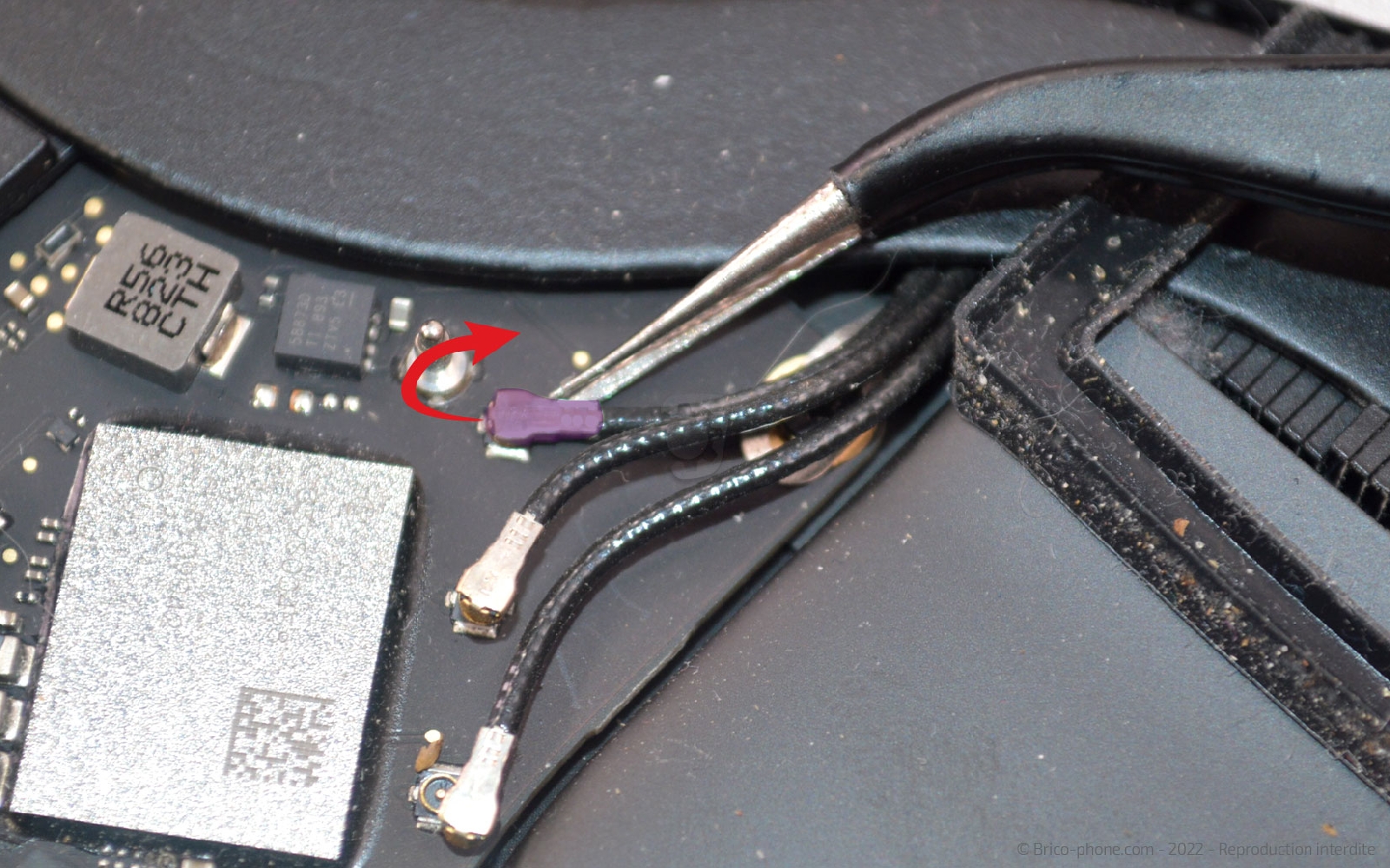 Comment remplacer l'écran complet sur Macbook Pro 13 pouces A1989 EMC 3214 - 2018 photo 3