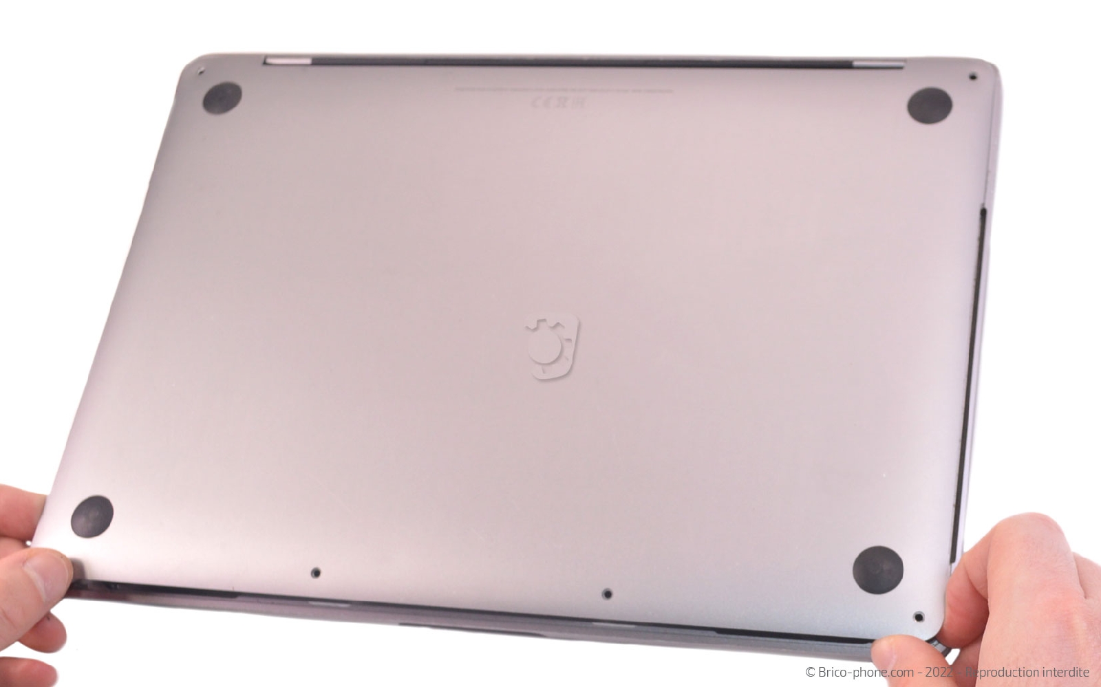 Comment remplacer l'écran complet sur Macbook Pro 13 pouces A1989 EMC 3214 - 2018 photo 4