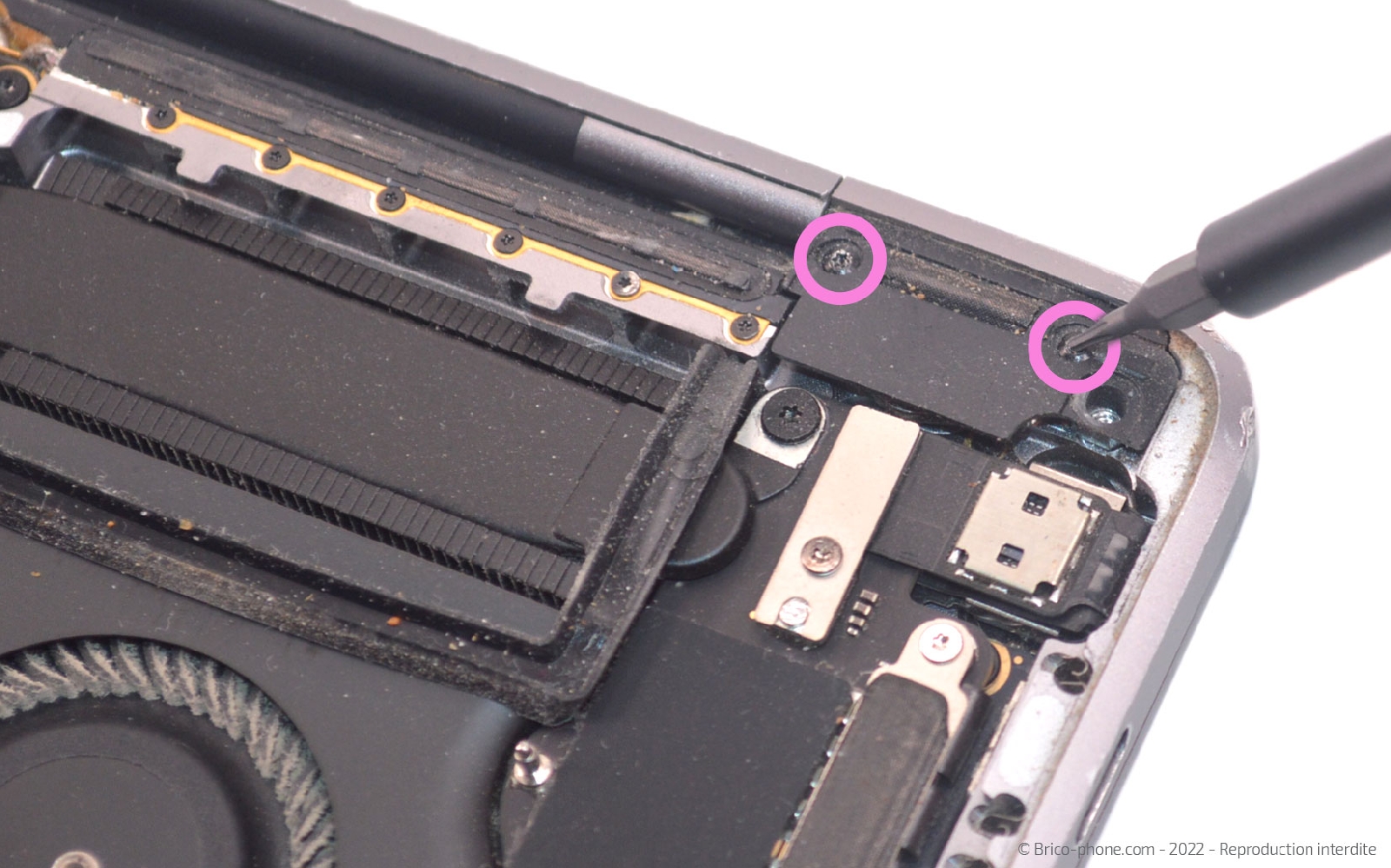 Comment remplacer l'écran complet sur Macbook Pro 13 pouces A1989 EMC 3214 - 2018 photo 1