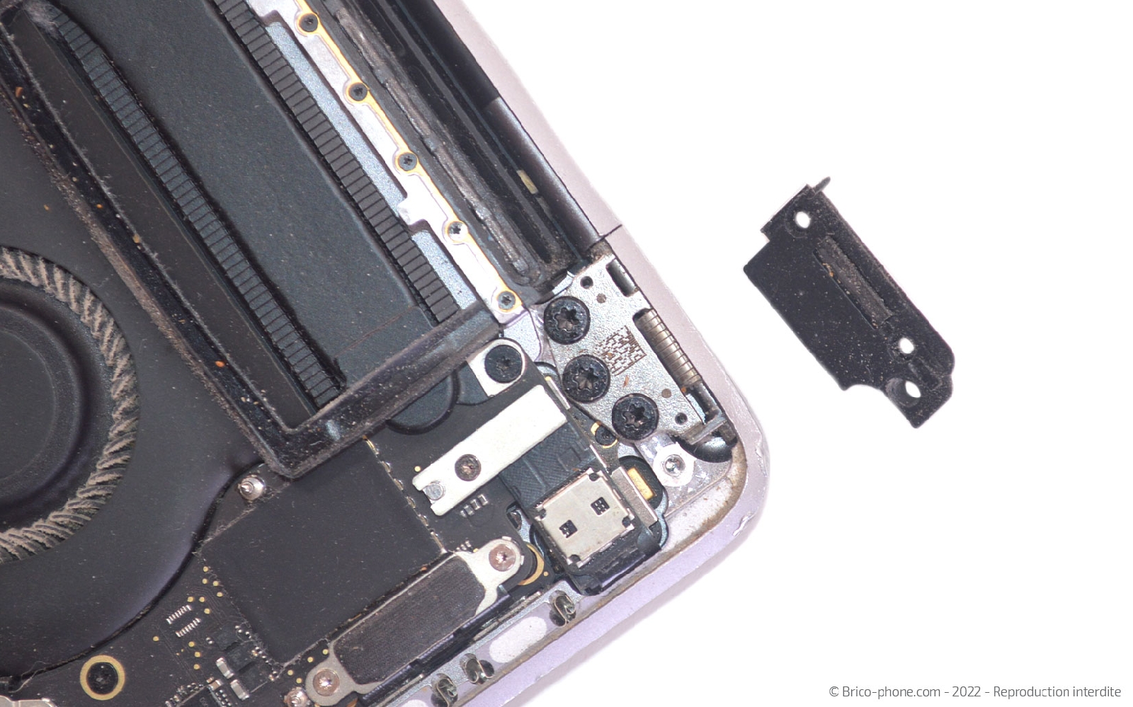 Comment remplacer l'écran complet sur Macbook Pro 13 pouces A1989 EMC 3214 - 2018 photo 3