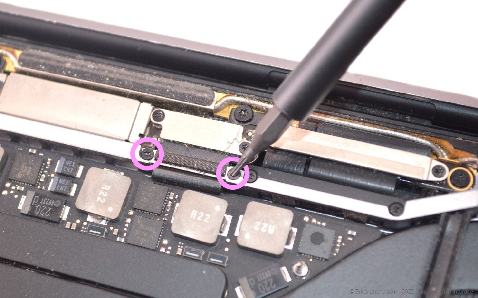 Comment remplacer l'écran complet sur Macbook Pro 13 pouces A1989 EMC 3214 - 2018 photo 1