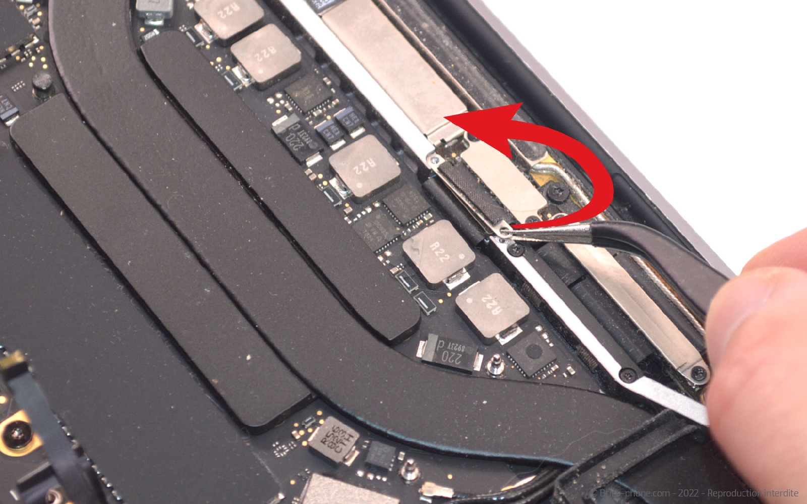 Comment remplacer l'écran complet sur Macbook Pro 13 pouces A1989 EMC 3214 - 2018 photo 2