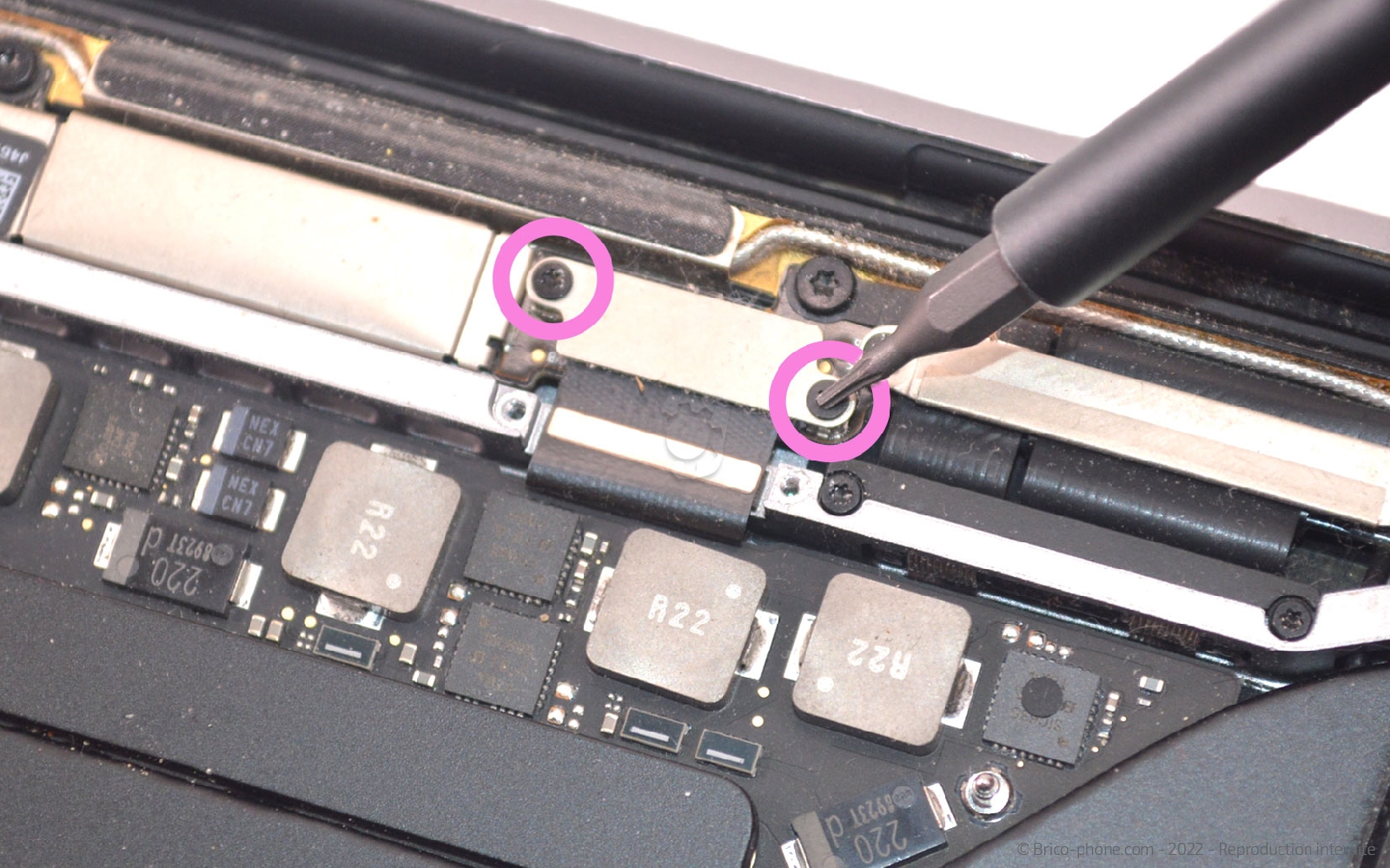 Comment remplacer l'écran complet sur Macbook Pro 13 pouces A1989 EMC 3214 - 2018 photo 3