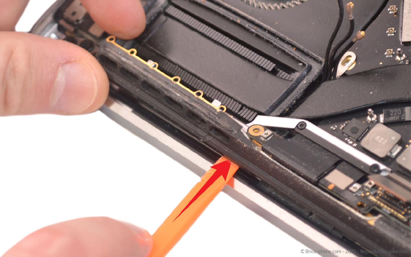 Comment remplacer l'écran complet sur Macbook Pro 13 pouces A1989 EMC 3214 - 2018 photo 2