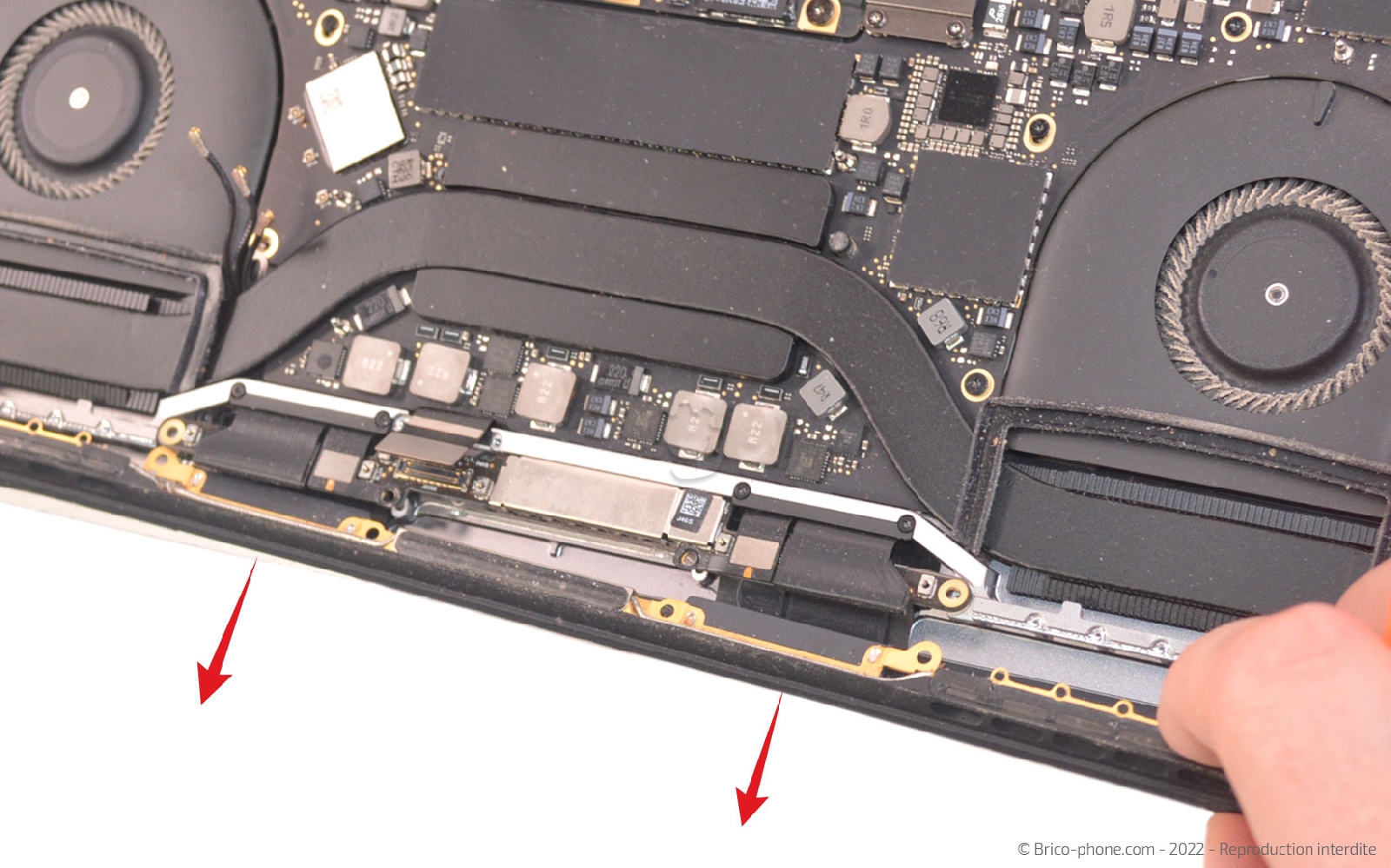 Comment remplacer l'écran complet sur Macbook Pro 13 pouces A1989 EMC 3214 - 2018 photo 3