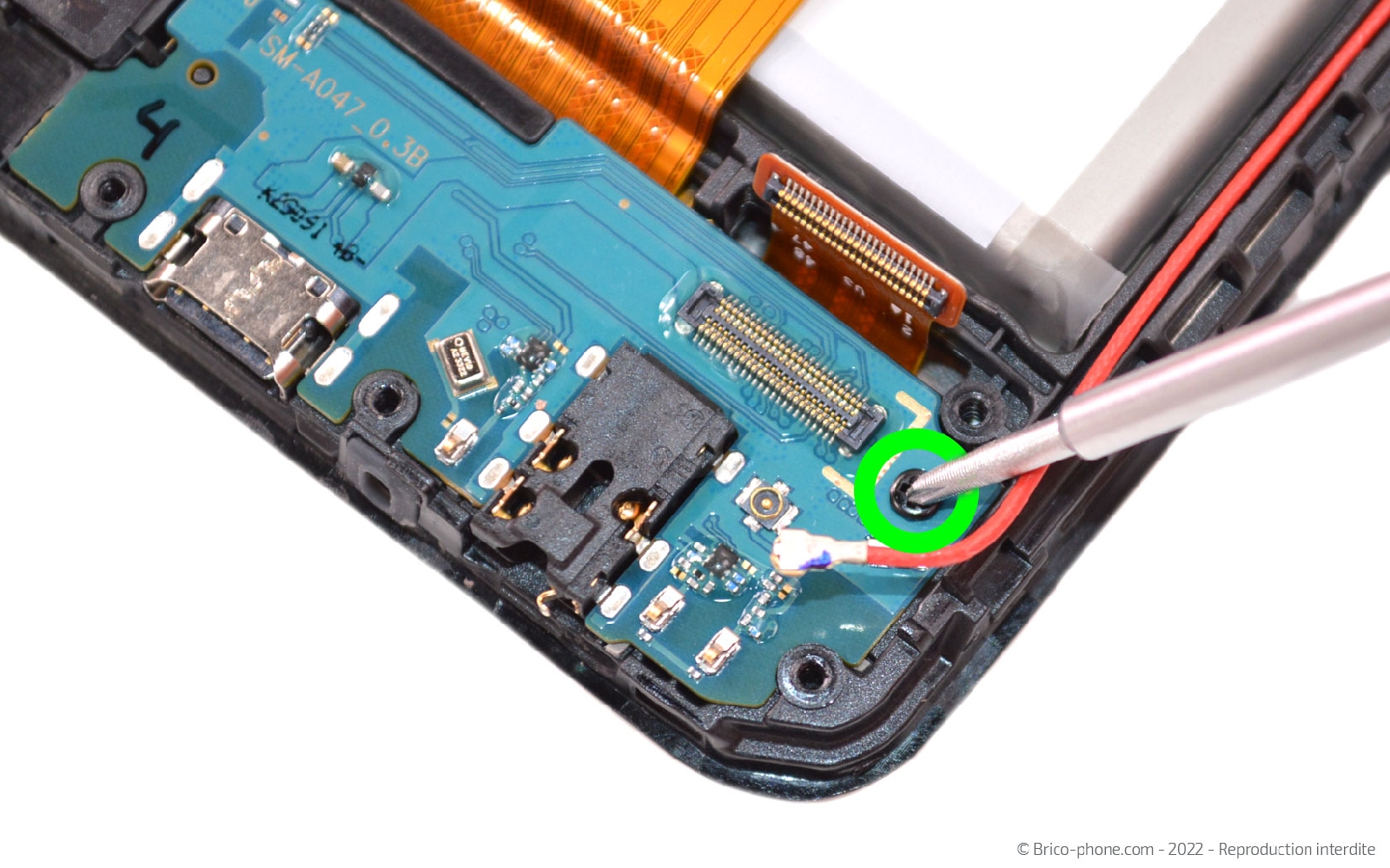 Comment changer le connecteur de charge ? sur Galaxy A04s photo 3