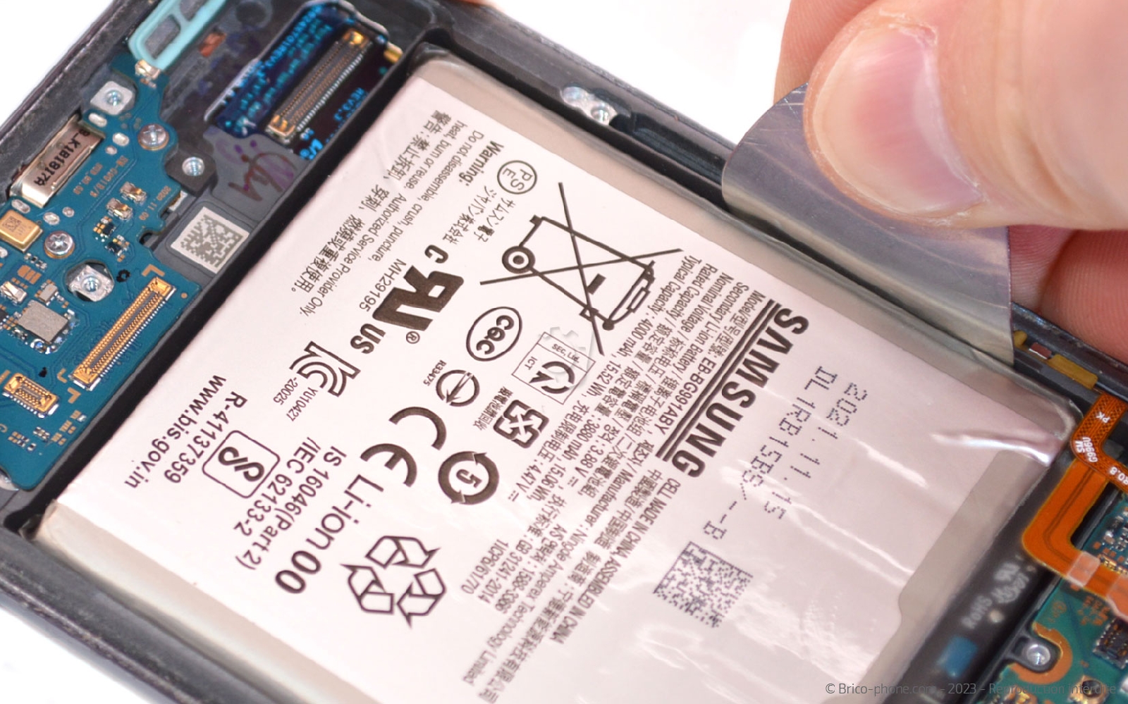 Comment changer la batterie sur Galaxy S21 photo 2