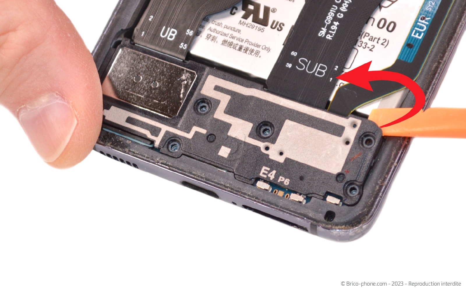 Comment changer la batterie sur Galaxy S21 photo 2