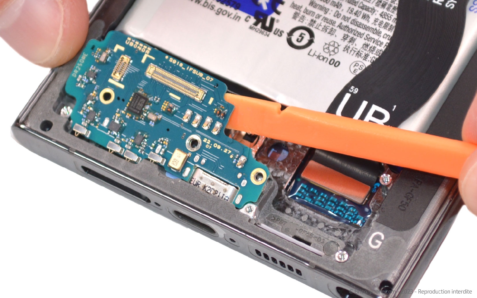 Comment changer le connecteur de charge sur Galaxy S23 Ultra photo 3