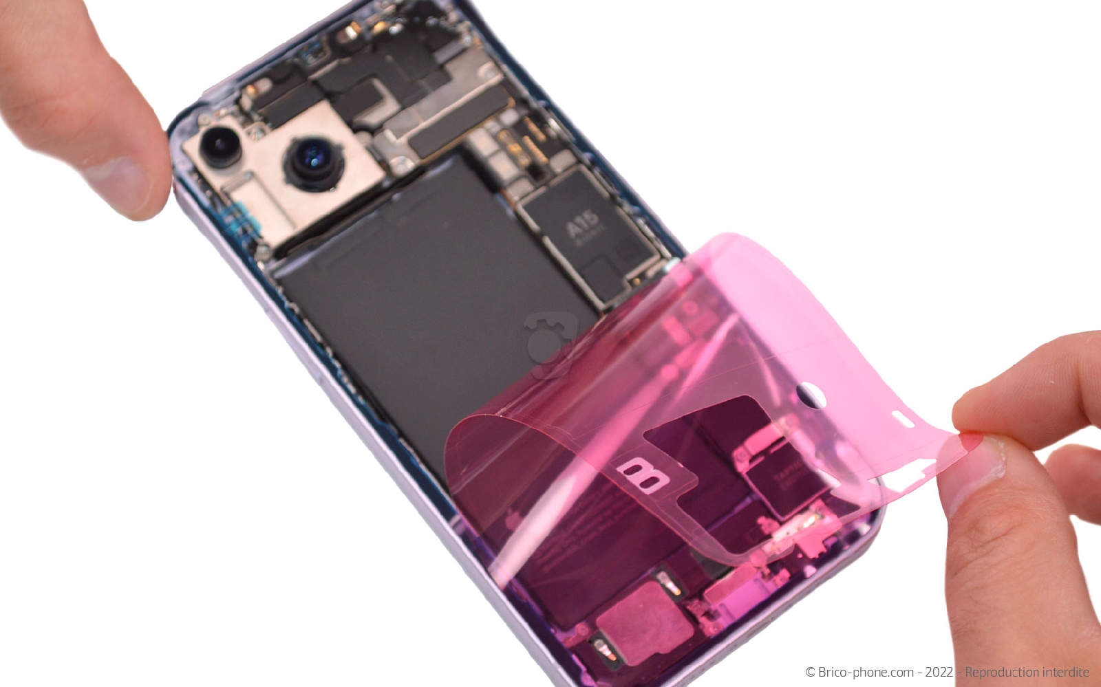 Comment changer la vitre arrière  sur iPhone 14 photo 4
