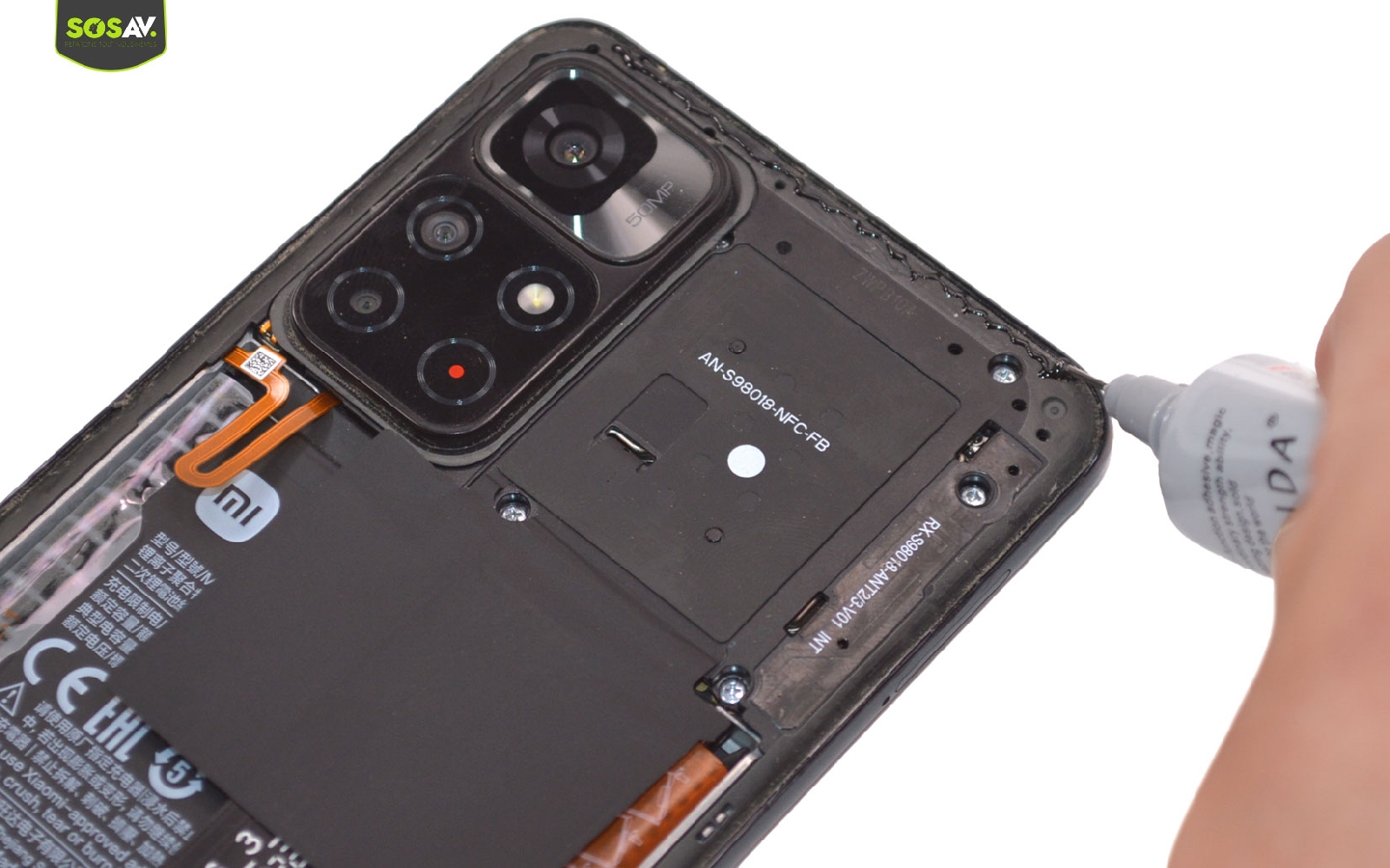 Comment changer la vitre arrière sur Redmi Note 11S (5G) photo 3