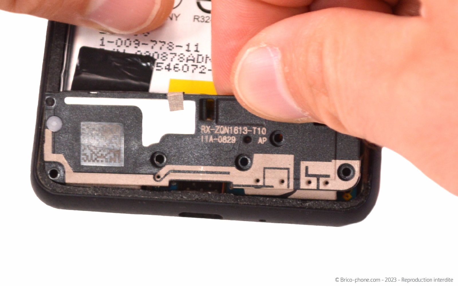 Comment changer le connecteur de charge sur Xperia 10 III photo 3