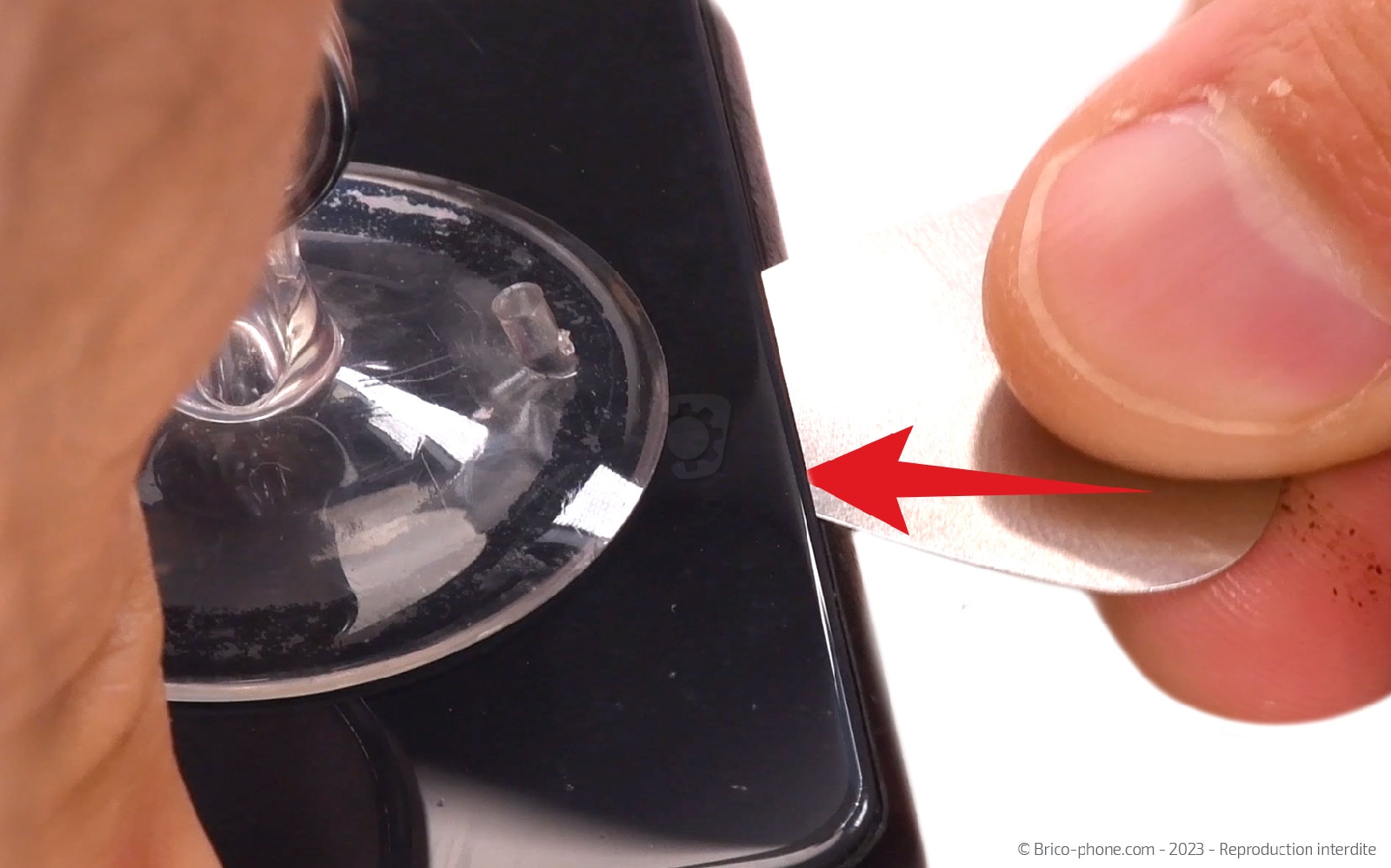 Comment changer la vitre arrière sur Xperia 10 III photo 3