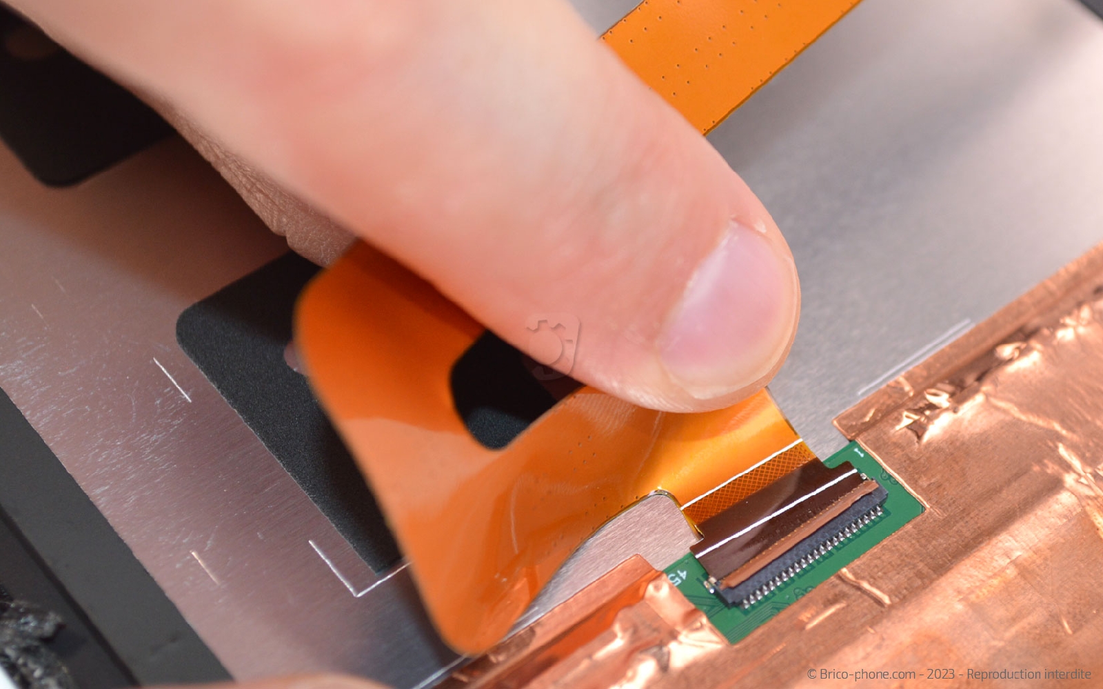 Comment changer l'écran (vitre + LCD) sur Galaxy Tab A7 10-4 (SM-T500-SM-T505) photo 2