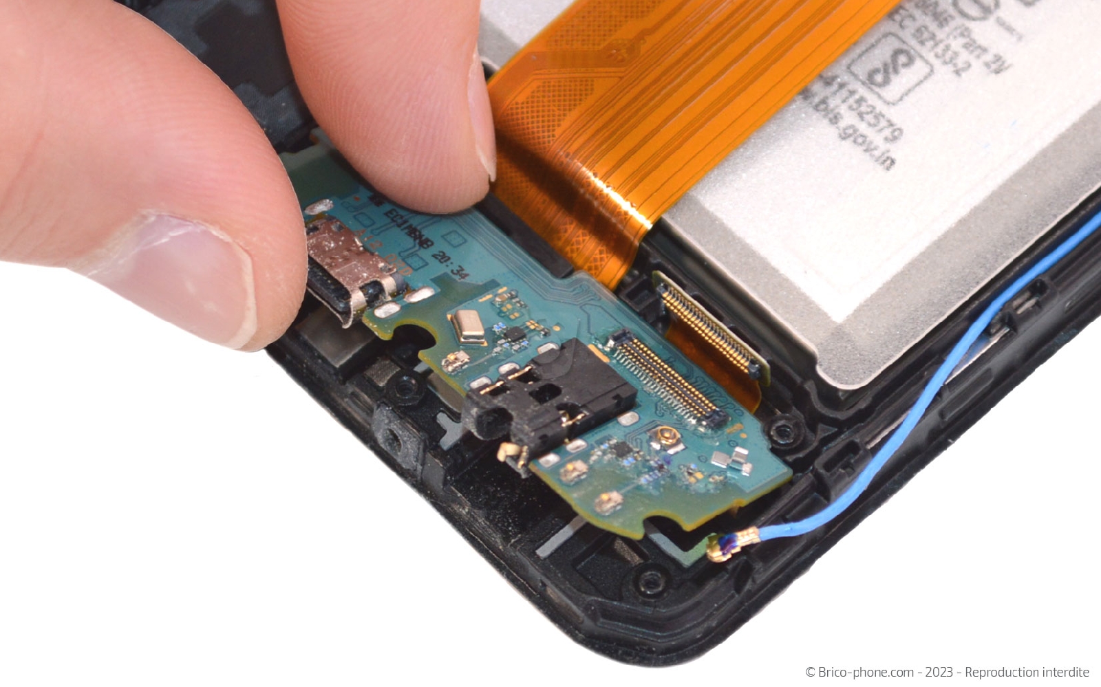 Comment remplacer le connecteur de charge sur Galaxy M12 photo 2