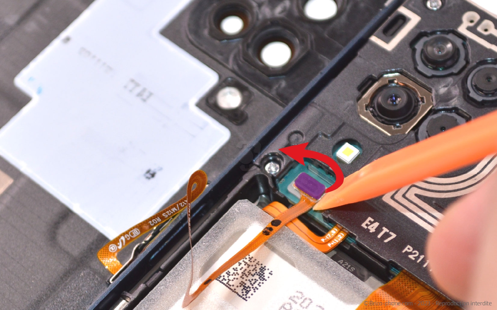 Comment remplacer le connecteur de charge sur Galaxy M12 photo 3