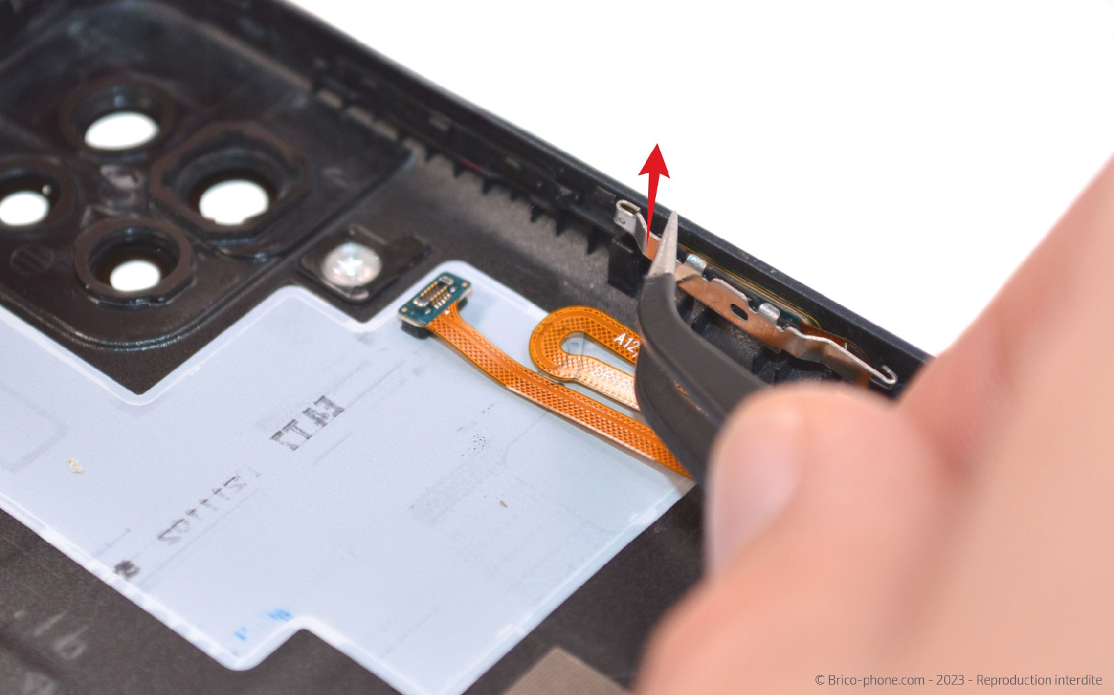 Comment changer la coque arrière sur Galaxy M12 photo 1