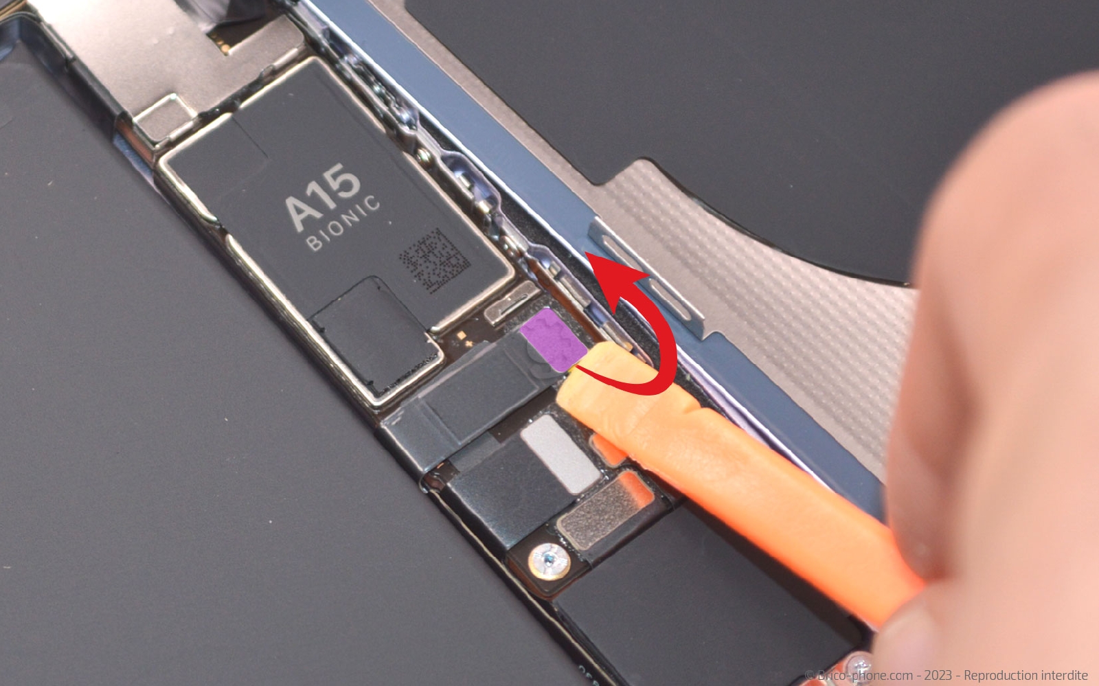 Comment changer la batterie sur iPhone 14 Plus photo 4