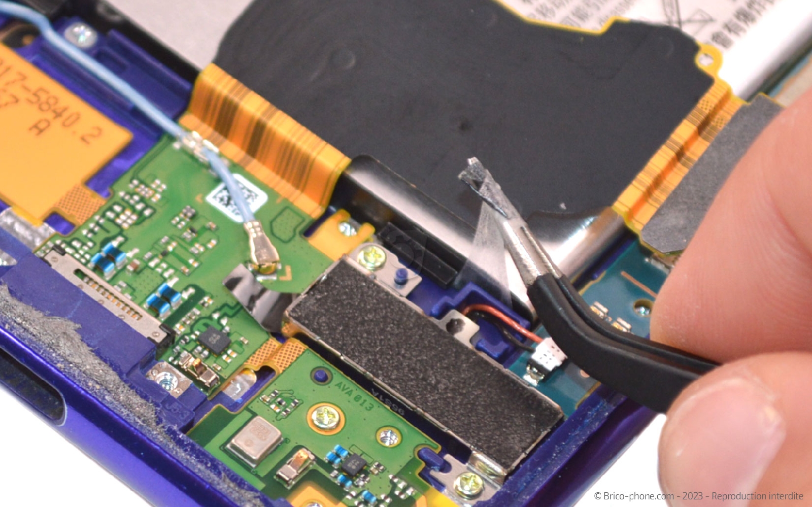 Comment changer la batterie sur Xperia 1 photo 4