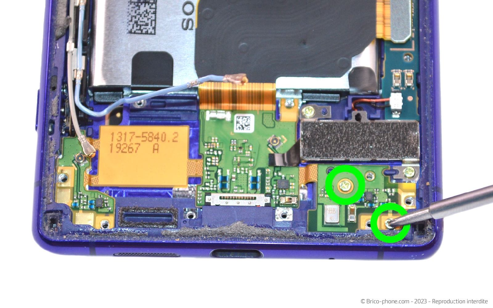 Comment changer le connecteur de charge sur Xperia 1 photo 4