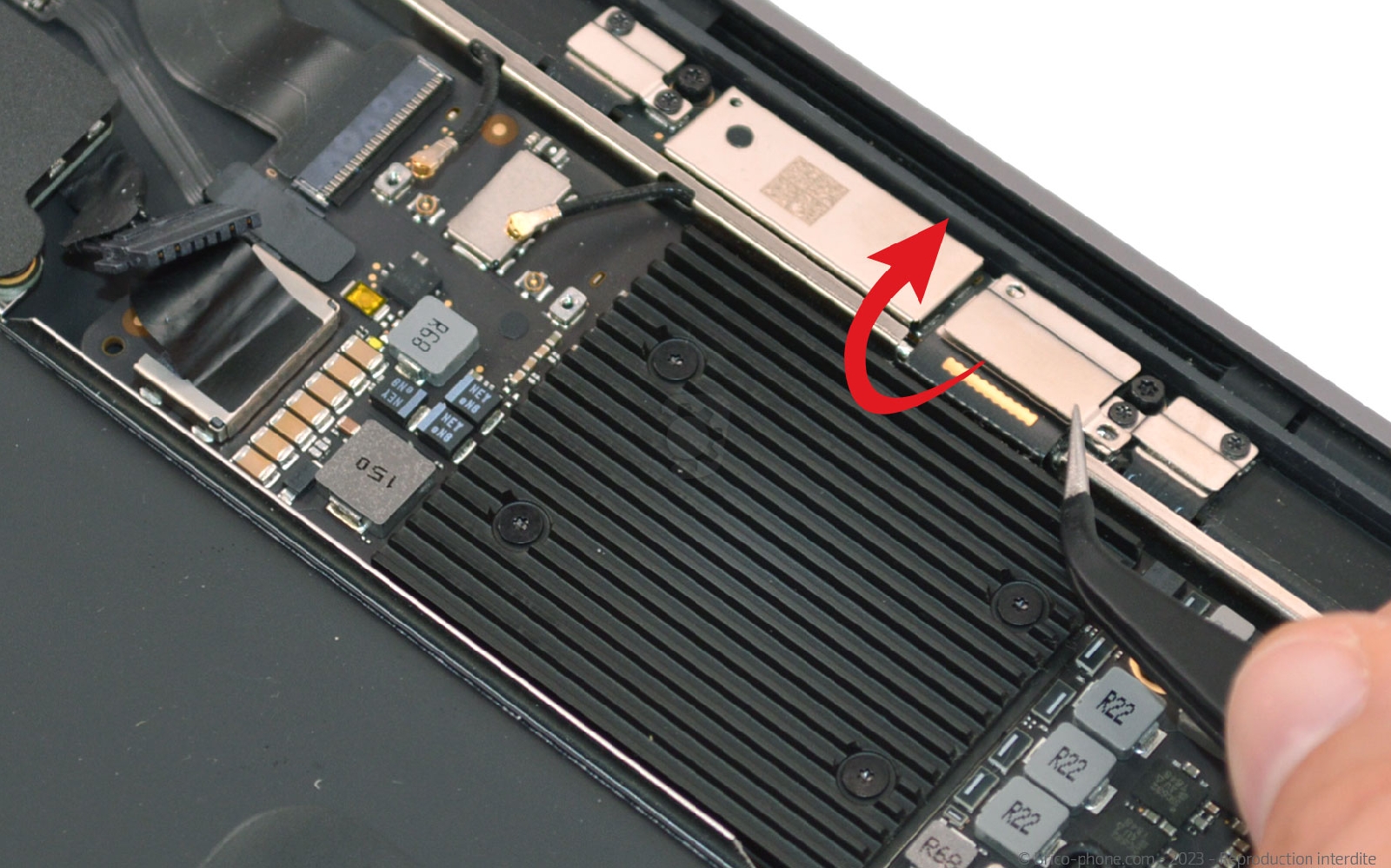 Comment changer l'écran complet sur Macbook Air 13 pouces A1932 EMC 3184 - 2019 photo 2