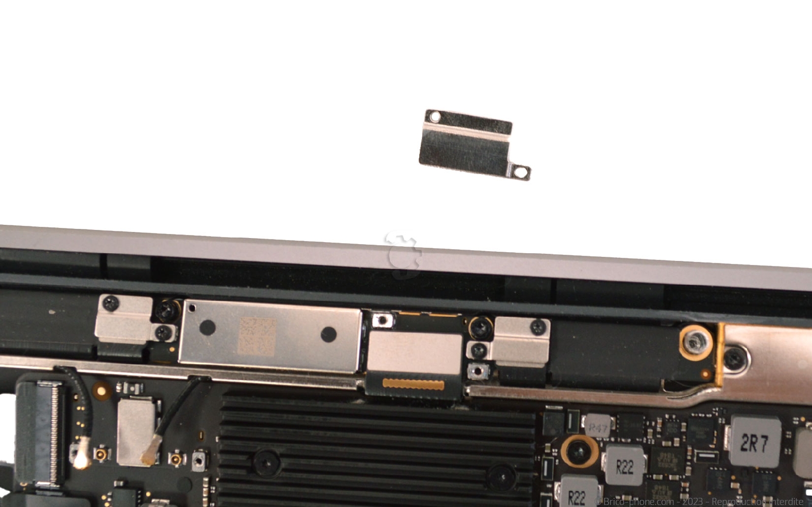 Comment changer l'écran complet sur Macbook Air 13 pouces A1932 EMC 3184 - 2019 photo 3