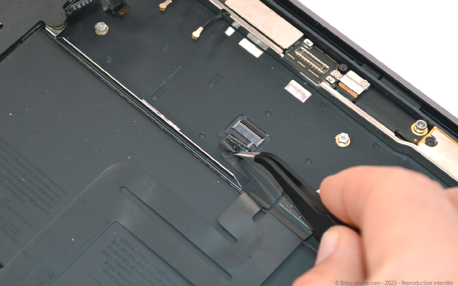 Comment changer la batterie sur Macbook Air 13 pouces A1932 EMC 3184 - 2019 photo 1