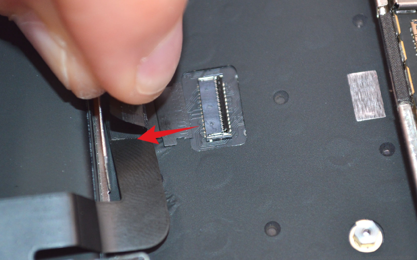 Comment changer la batterie sur Macbook Air 13 pouces A1932 EMC 3184 - 2019 photo 3