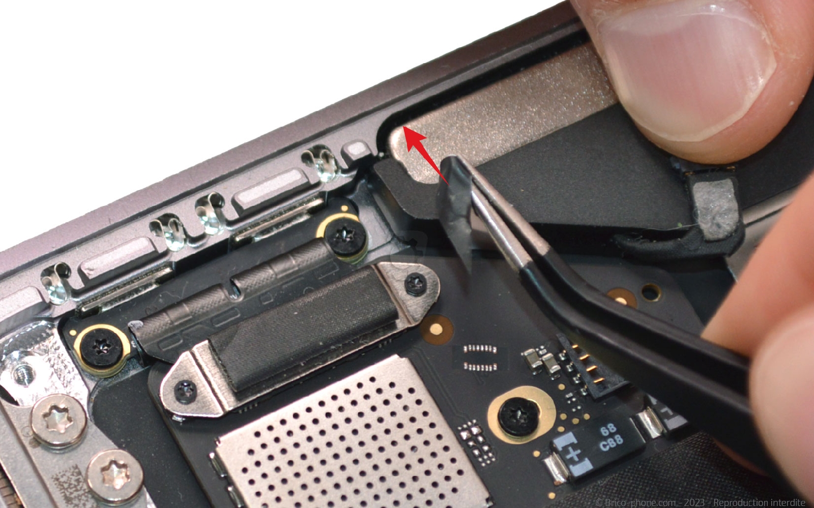 Comment changer les haut-parleurs sur Macbook Air 13 pouces A1932 EMC 3184 - 2019 photo 2