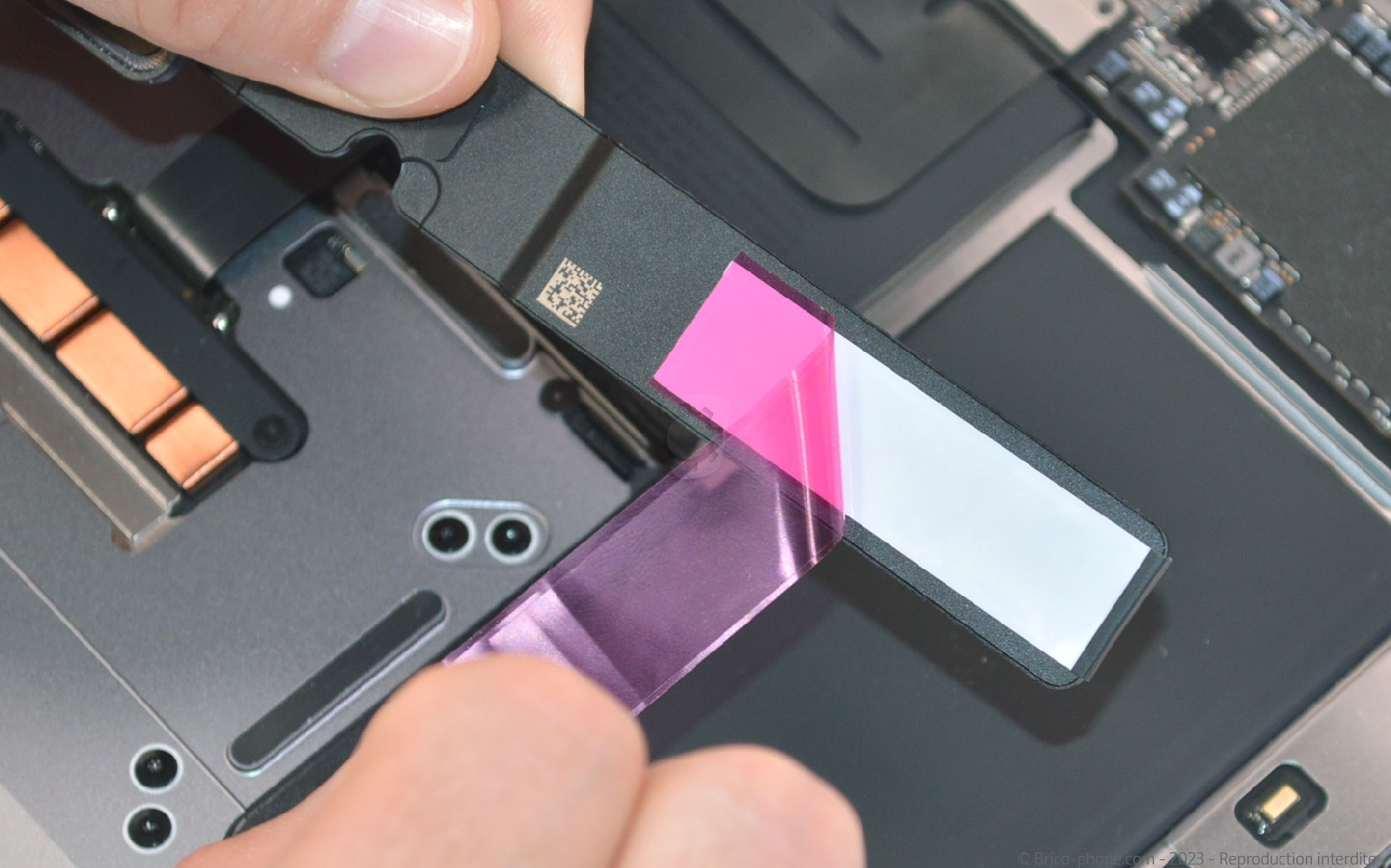 Comment changer les haut-parleurs sur Macbook Air 13 pouces A1932 EMC 3184 - 2019 photo 4