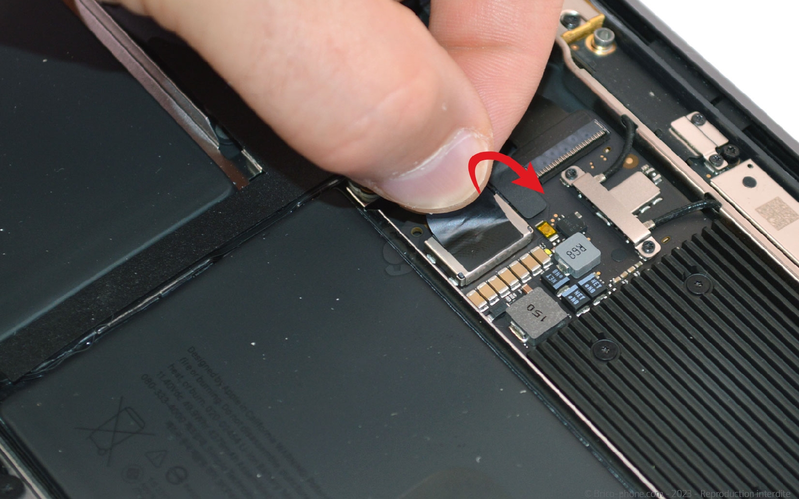 Comment changer les haut-parleurs sur Macbook Air 13 pouces A1932 EMC 3184 - 2019 photo 1