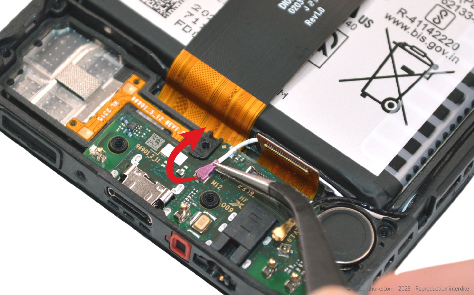 Comment changer le connecteur de charge sur Galaxy A14 (5G) photo 3